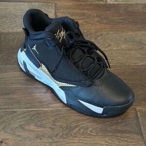 Nike Air Jordan Max Aura 4 GS Black Metallic Gold